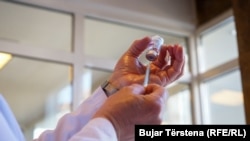 Priprema za vakcinaciju AstraZenecom na Kosovu, mart 2021. godine