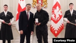 დაჯილდოების ცერემონიას ორბელიანების სასახლეში "ქართული ოცნების" მთავრობის პრემიერ-მინისტრი და პარლამენტის თავმჯდომარე ესწრებოდნენ.