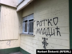Grafit me emrin e Mlladiqit në Novi Sad