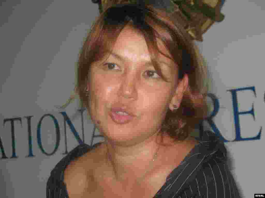 Тұтқындалған топ-менеджер Мұхтар Жәкішевтың әйелі - Жәмила Жәкішева.  - Жәмила Жәкішева 2009 жылдың 9 маусымындағы баспасөз- мәслихатында «Хабар» арнасынан «Қазатомпромның» экс-басшысы Мұхтар Жәкішевті әшкерелейтін бейнематериалдың көрсетілуін сынға алды. Онда ҰҚК материалдары пайдаланылған еді. 