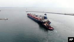 Украинадан жүгөрү ташып бараткан Razoni кемеси. 1-август, 2022-жыл.