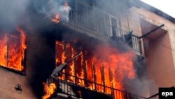 რუსეთის ავიაციის მიერ დაბომბილი საცხოვრებელი კორპუსი გორში. 2008 წლის აგვისტო.