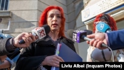 Ingrid Mocanu în fața Direcției Naționale Anticorupție, în martie 2017. În prezent, Mocanu este pensionară a Ministerului de Justiție, după 25 de ani de carieră, cum prevedea legea.