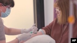 Оксфорд университетида коронавирусга қарши вакцинани синаш жараёни