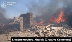 O structură este în ruine după atacul cu rachete rusești asupra regiunii Harkov din Ucraina, pe 13 septembrie.