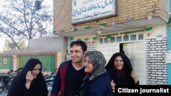 ضیا نبوی، لحظاتی پس از آزادی از زندان در روز چهارشنبه ۲۵ بهمن