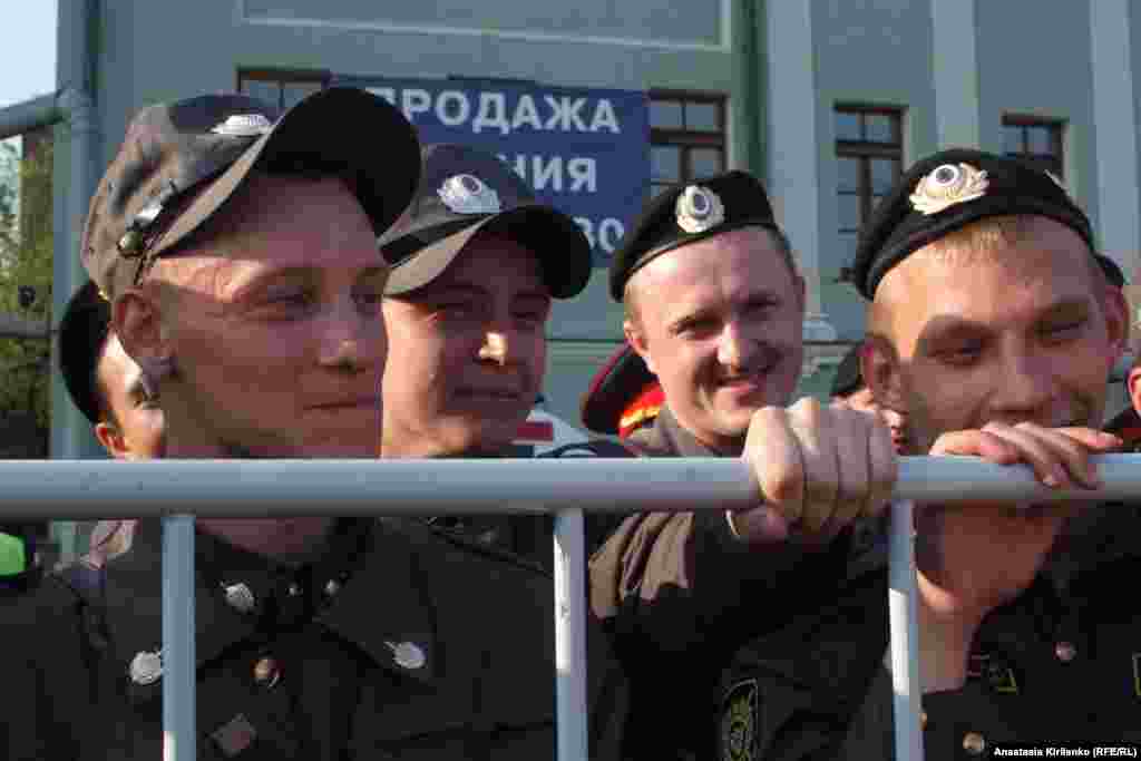 "Мы вообще просто в армии служим"