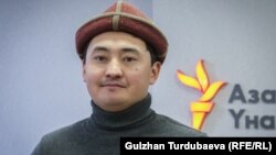 Улан Үсөйүн