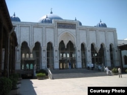 Шӯрои уламо ва идораи дини Суғд ба боздошт ва зиндонӣ шудани имом-хатибон хеле эҳтиёткорона вокуниш нишон дода ва мегӯяд, ки мақомот ҳеҷ касро бесабаб дастгир ва ҳабс намекунанд.