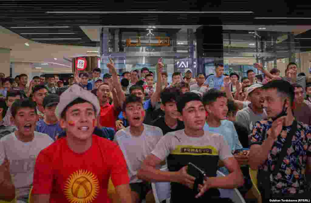 Беттеш Кыргызстандын аймагында "КТРК Спорт", "Кыргыз Спорт ТВ" телеканалдарында жана Sportrecs интернет платформасында түз эфирде көрсөттү. Күйөрмандар үчүн Бишкектеги "VEFA" жана "ASIA MALL" соода борборлорунда фан-зоналар уюштурулган.