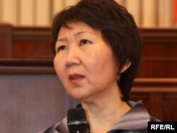 Эльмира Ибраимова, Кыргызстандын Убактылуу өкмөтүнүн социалдык көйгөйлөр боюнча координатору. 2010-жылдын 27-апрели.