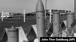 Tokom rata je prvi put masovno upotrebljeno hemijsko oružje (bojni otrovi), zatim tenkovi, avioni i podmornice sa torpedima kojima su gotovo paralizovali plovidbu morima. (Ahrivska fotografija hemijskog oružja)