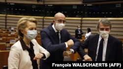 Ursula Von Der Leyen, președinta Comisiei Europene, președintele Consiliului European, Charles Michel, alături de David-Maria Sassoli, liderul Parlamentului European.