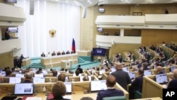 În iulie, Duma de Stat a adoptat o lege care pedepsește căutarea de conținut „extremist” pe internet.