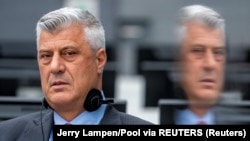 Ish-presidenti i Kosovës, Hashim Thaçi gjatë një paraqitjeje para Dhomave të Specializuara në Hagë. 