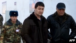 Кадыр Досонов (в центре). Архивное фото.