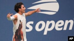 Иван Иванов ликува на финала на US Open при юношите, който спечели срещу сънародника си Александър Василев, 6 септември 2025 г.