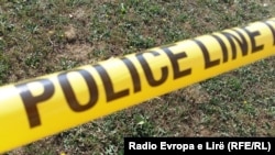 Ndalesa e autoriteteve të Kosovës nga vendi i gërmimeve për varrezë masive - Foto nga arkivi. 