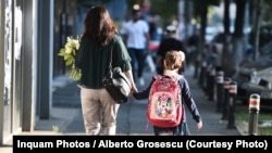 Predarea orelor online nu are doar impedimente tehnice în România. ci unii profesori invocă pretexte care țin de viața lor privată.