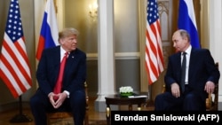 Владимир Путин и Доналд Трамп на состанокот во Хелсинки, 16 јули 2018 година
