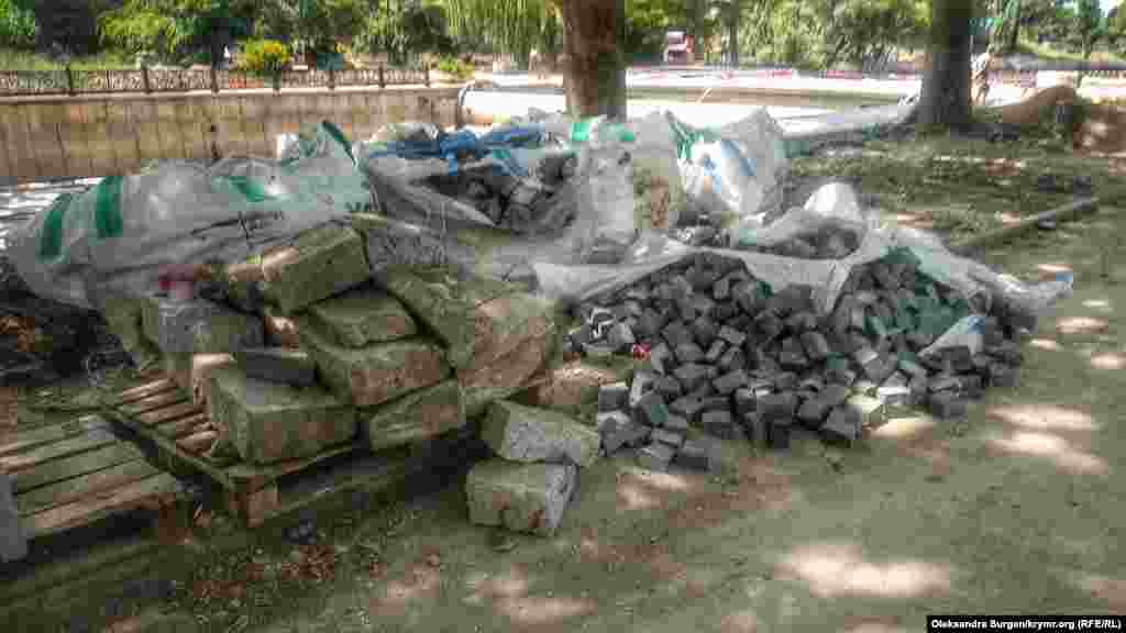 Tamirciler bütün töşeme taşnı deñiştirmege istey