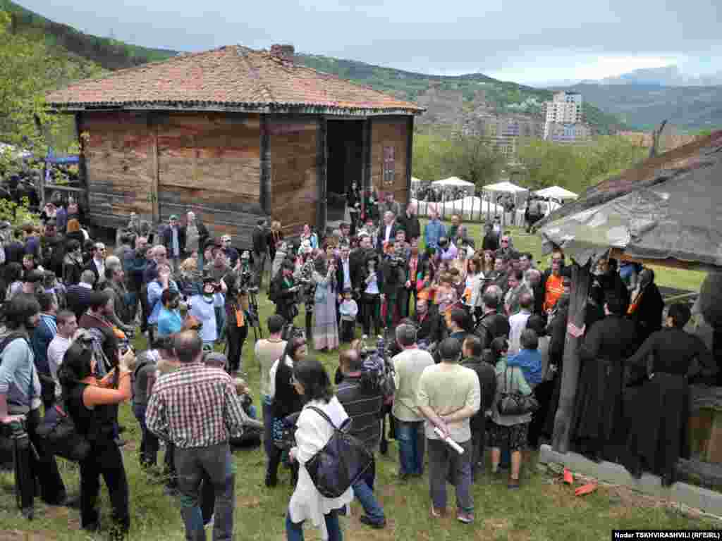ფესტივალის სტუმრები - ეთნოგრაფიულ მუზეუმში რიგით მეორე „ახალი ღვინის ფესტივალი“ გამართა „ღვინის კლუბმა“.