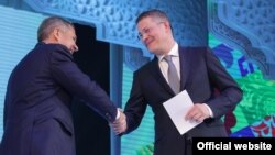 Радий Хәбиров һәм Рөстәм Миңнеханов Уфада, Башкортстанда Татарстан көннәре вакытында, 18 апрель.