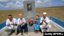 2013 елда Алиме Абденнановага куелган һәйкәл