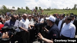 Никол Пашинян выступает на встрече с избирателями в Ширакской области Армении, 9 июня 2021 г.