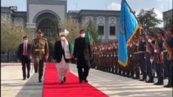 پاکستان په افغانستان کې د تاوتریخوالي کمولو هڅه کوي: عمران خان