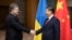 Кытай лидери Си Цзинпин жана Украина президенти Петро Порошенко. 