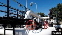 Conducta Drujba la o rafinăarie a companiei ungare MOL, la Szazhalombatta. 