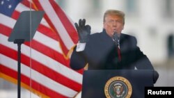 Fostul președinte american Donald Trump în timpul mitingului prin care a contestat certificarea rezultatelor alegerilor prezidențiale din 2020 de către Congresul SUA. Washington, 6 ianuarie 2021.