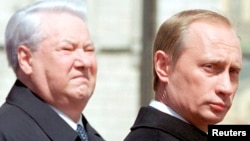 Putin po dolasku na vlast gradi legitimitet na kritici Jeljcinove prozapadne politike Rusije