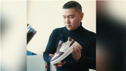 Как мастер-самоучка из Оша сделал 40 пар обуви для олимпийцев