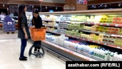 Туркменистан в основном импортирует подсолнечное масло из-за границы, однако в последние годы активизировались усилия по налаживанию внутреннего производства в этой сфере.