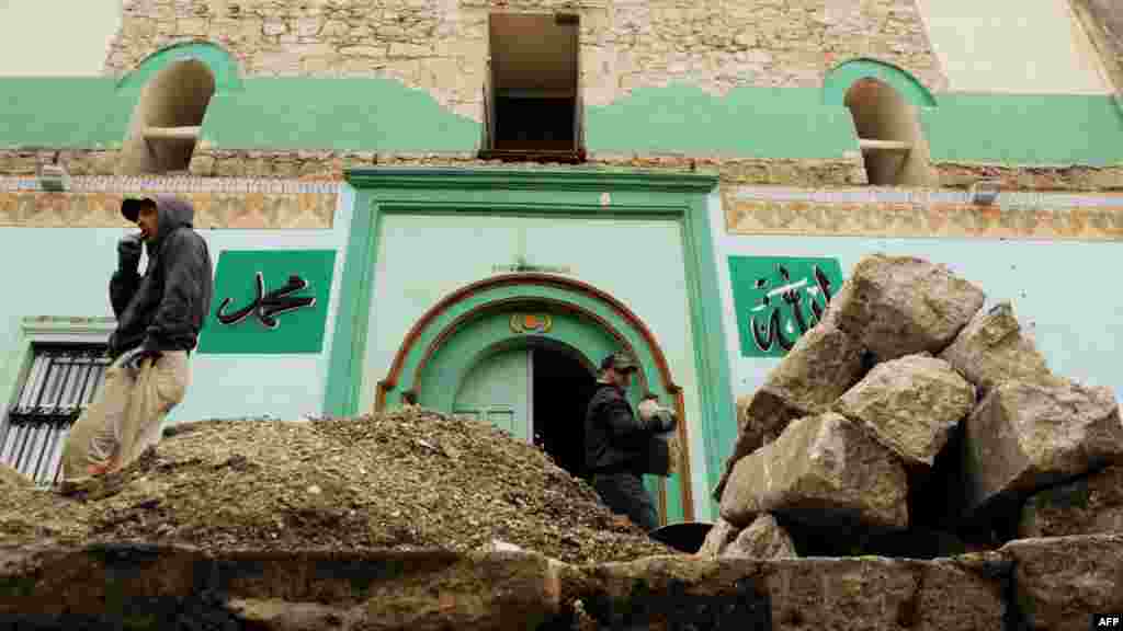 Косово. Реконструкция старинной мечети в Приштине.