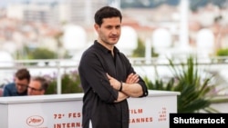 Ukrayınalı kino rejissöri Ahtem Seitablayev Cannes kino festivalinde. Cannes, 2019 senesi mayısnıñ 23-ü