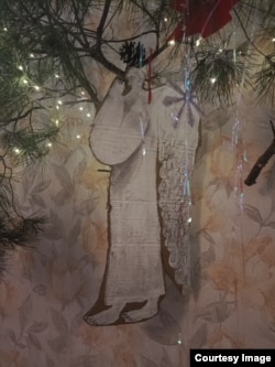 Новогодние украшения в Жучкином доме