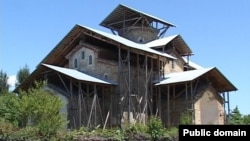 В настоящее время и в Абхазии, и в Осетии происходит укрепление элементов традиционной религии, в первую очередь, культа святилищ. Остается неясным, насколько долговечна тенденция к укреплению традиционной религии, так как в условиях ослабления внешнего давления, она в несколько меньшей степени используется местными элитами для консолидации общества