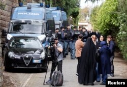 یکی از ورودی‌های سفارت عمان در رم، جایی که دور دوم مذاکرات ایران و آمریکا در حال برگزاری است.