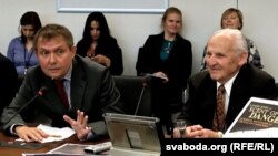 Вячка Станкевіч (справа) і Аляксандар Лукашук. 2013 год