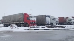 Täjigistanyň ýük ulaglary Türkmenistanyň serhedinden geçmek üçin rugsada garaşýarlar