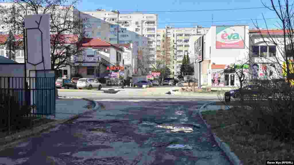 Так виглядає з'їзд з вулиці Борисова у двори