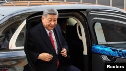 Қытай басшысы Си Цзиньпин Кремльге Владимир Путинмен кездесуге келген сәт. 8 мамыр 2025 жыл.