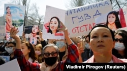 Участники акции «Против насилия». 8 апреля 2021 года. 