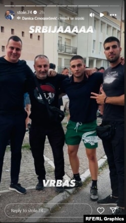 Mbështetësit e SNS-së gjatë protestës në Vërbas. Fotografi e publikuar në llogarinë në Instagram të Knezheviqit.