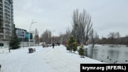 Заснеженные дорожки в Гагаринском парке Симферополя, 10 февраля 2025 года