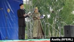 Җыенны алып баручылар Илмир һәм Зөһрә Касимовлар