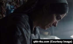 Aktorja Yllka Gashi në një nga skenat e filmit "Zgjoi".